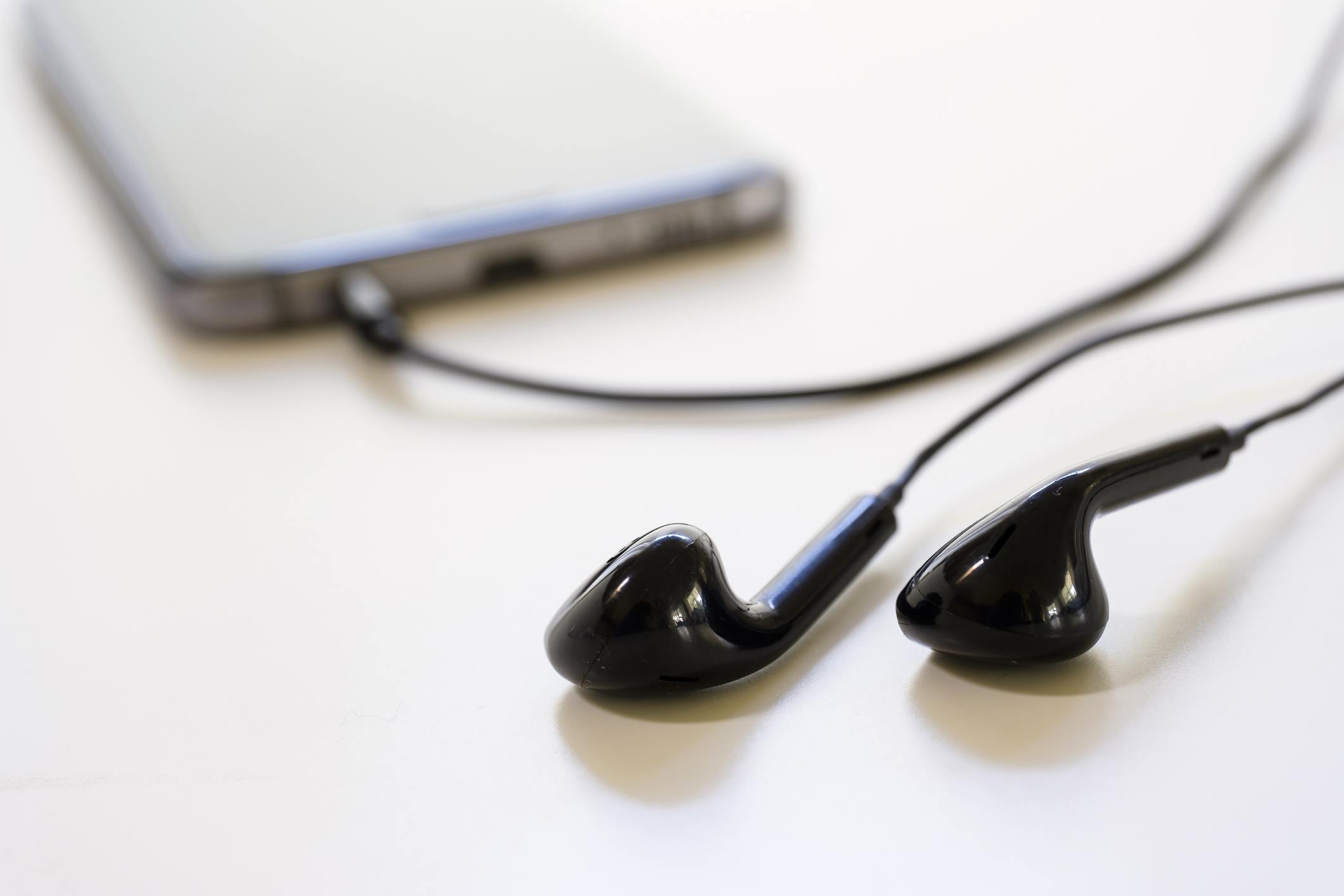 In-ear headphones with smartphone