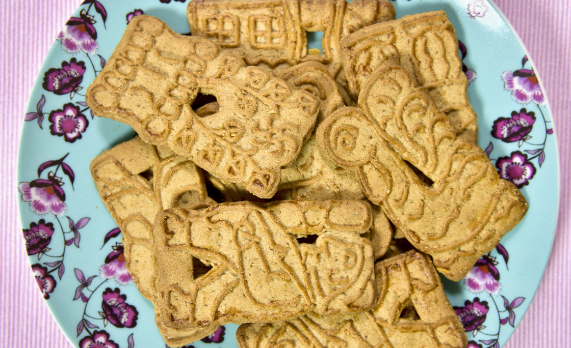 Overhead view of Spekulatius spiced biscuits