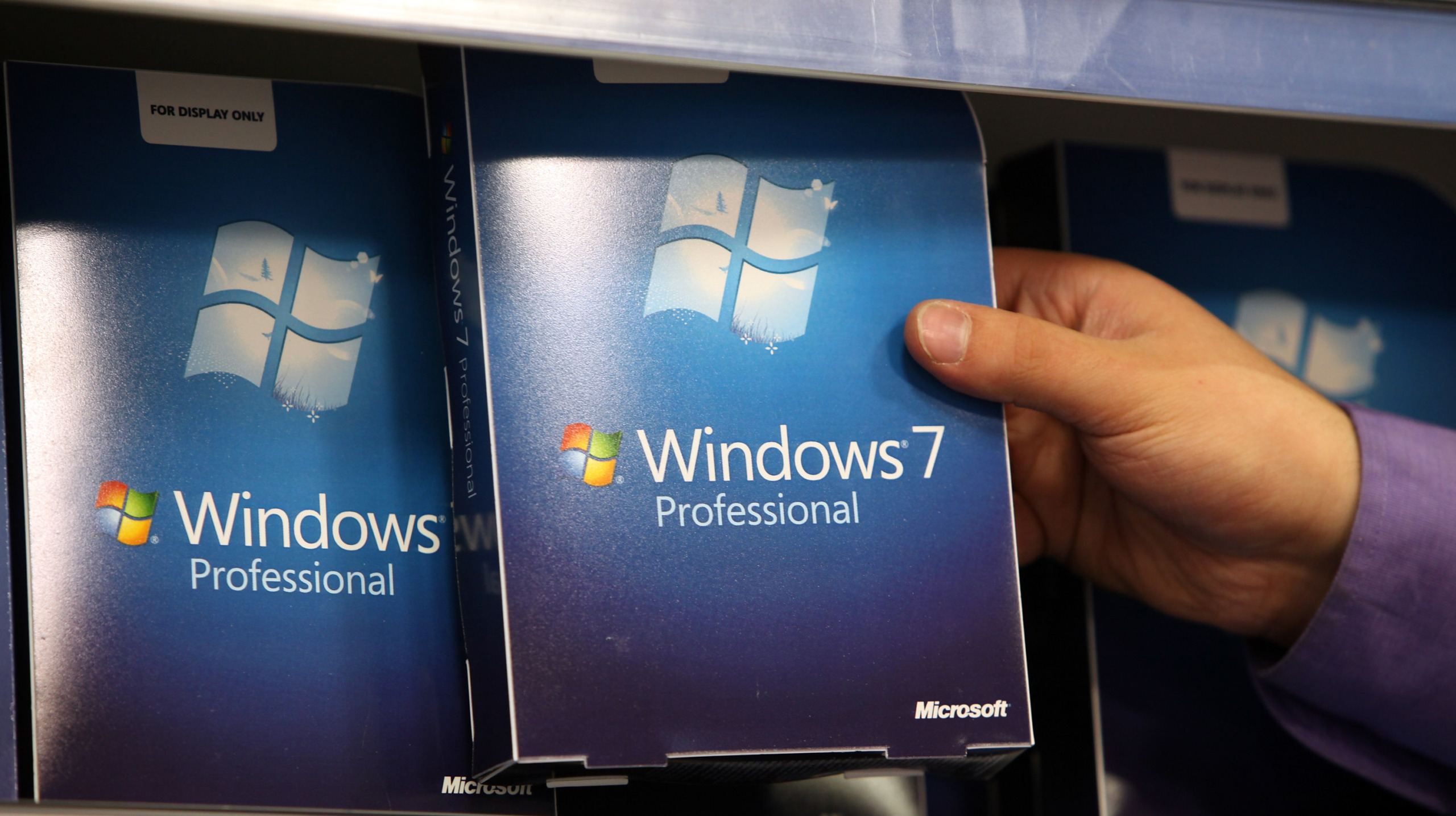 Computer Stores Prepare For Release Of Microsoft Windows 7