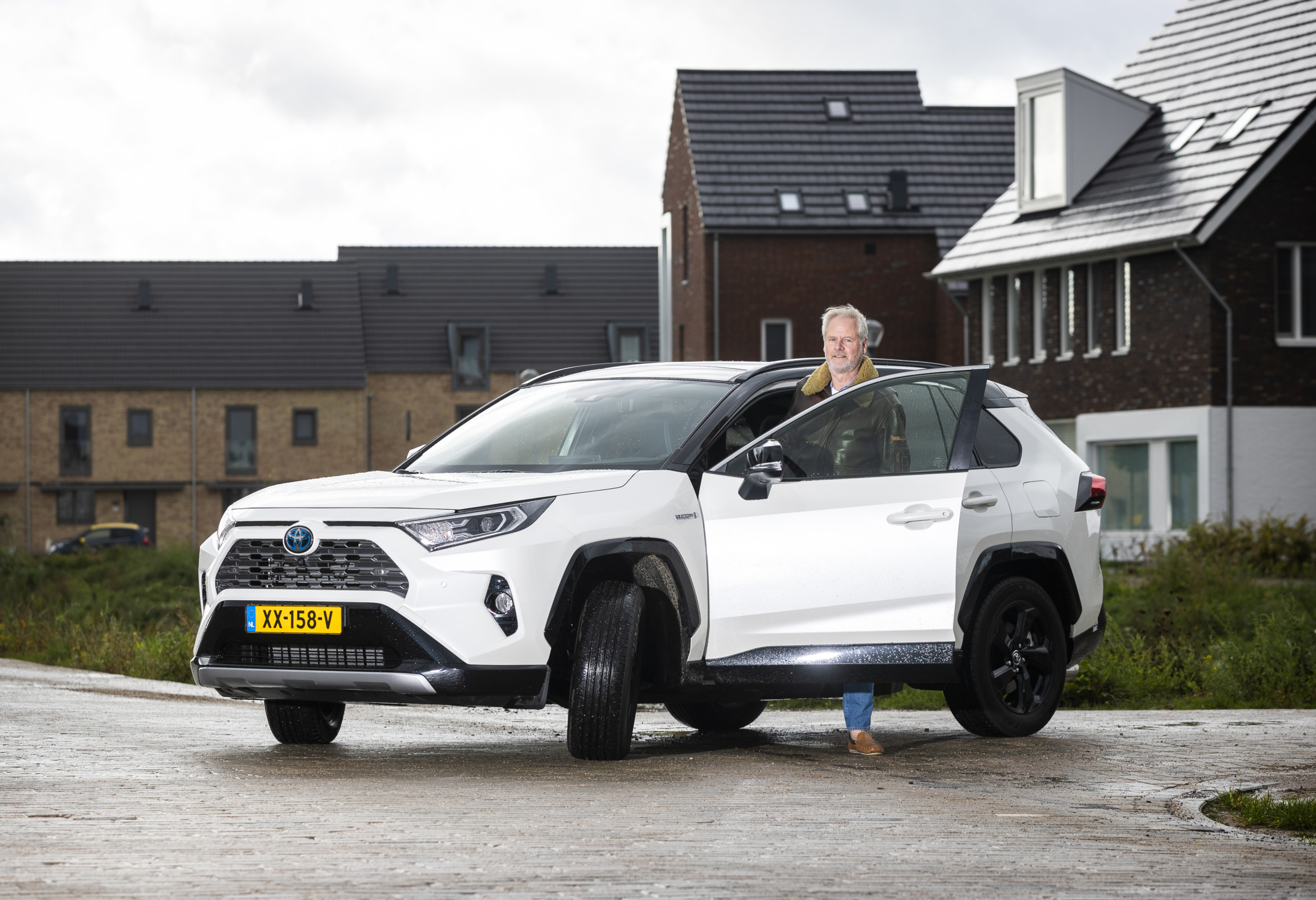 ToyotaRAV4_01.jpg