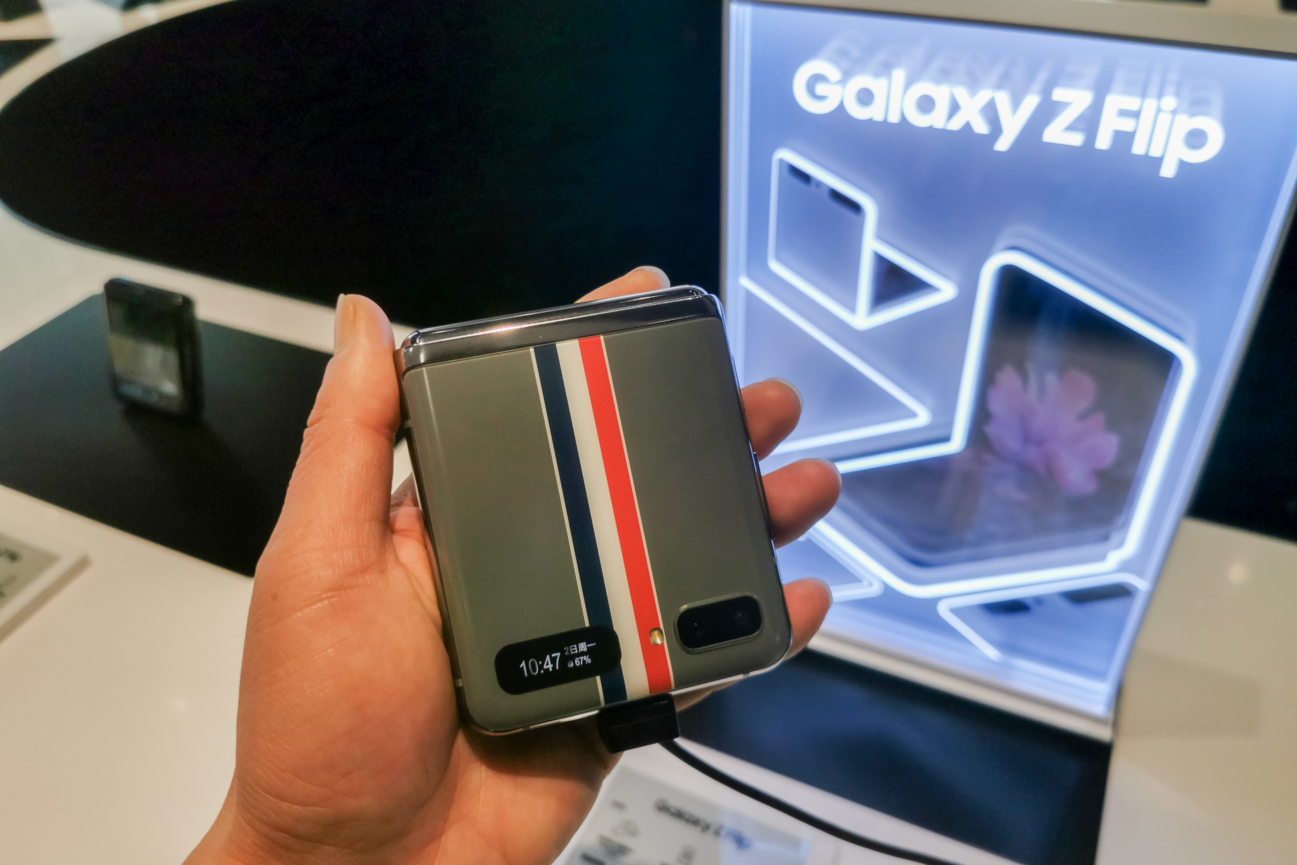 Samsung Galaxy Z Flip Smartphone Goes On Sale In China