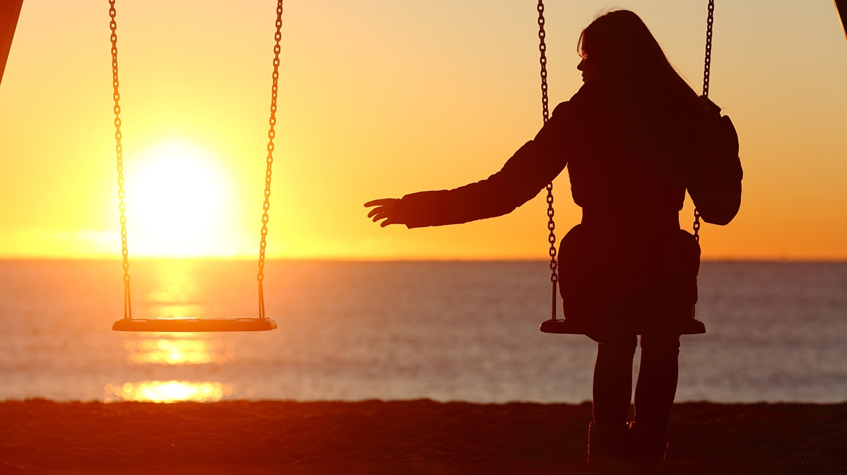 Single or divorced woman alone missing a boyfriend