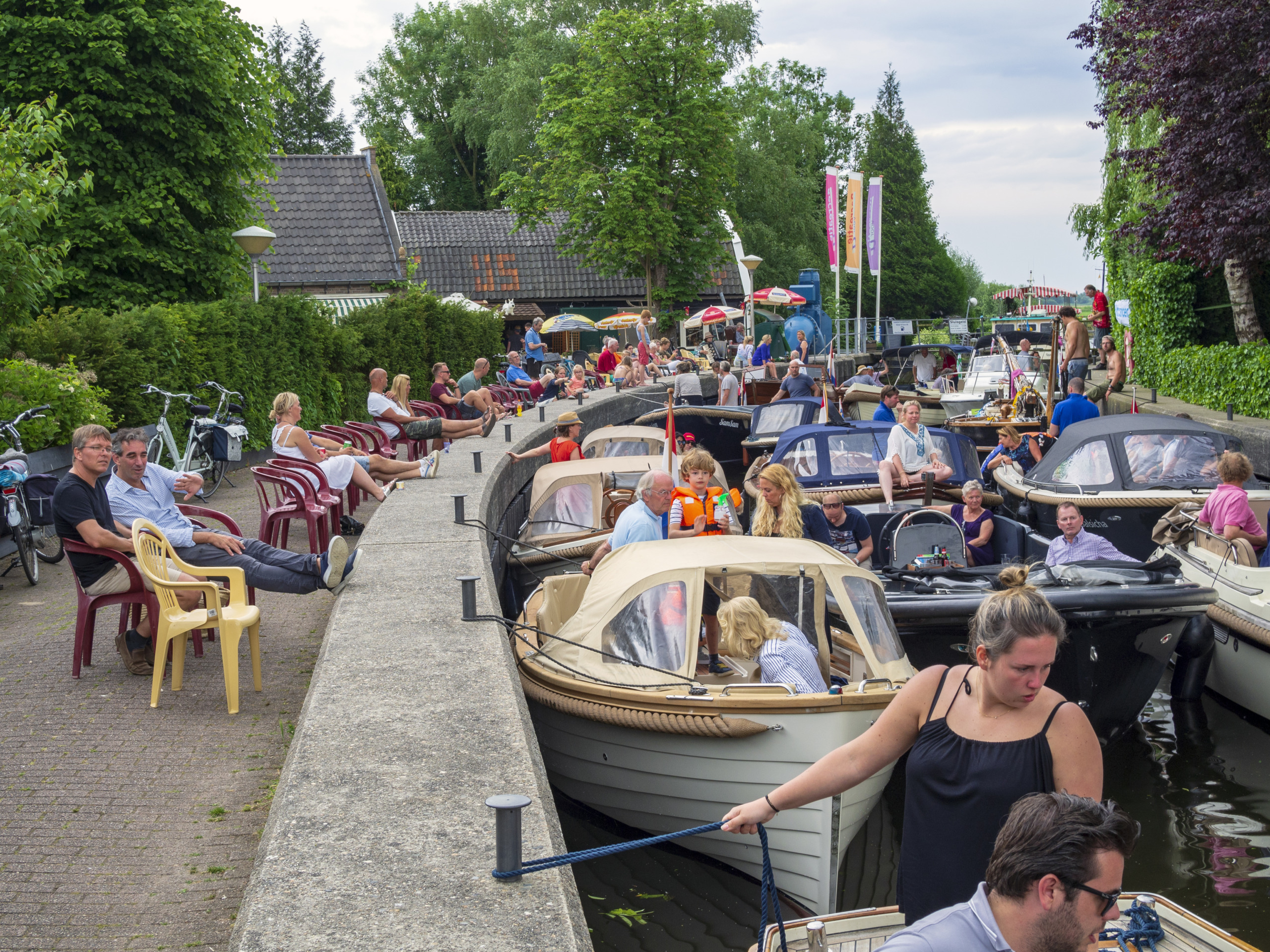 People watching boats in the Mijdense Sluis, a lock