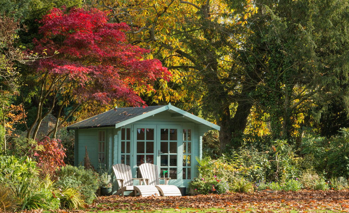 Autumn in the garden / Summer house