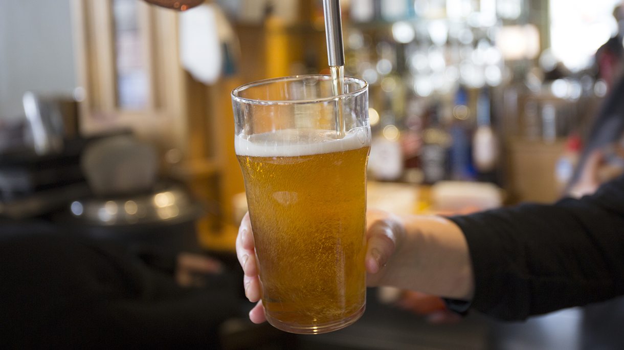 Beer being served in Sydney pub.