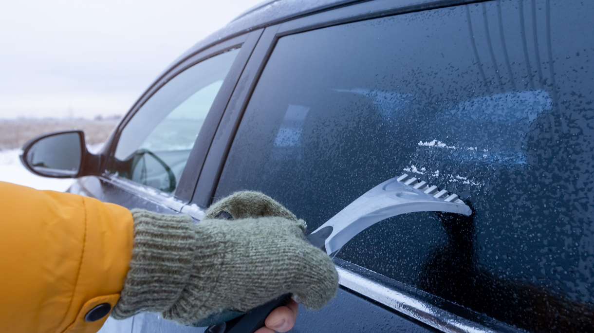 Hand in glove scraper ice on car window