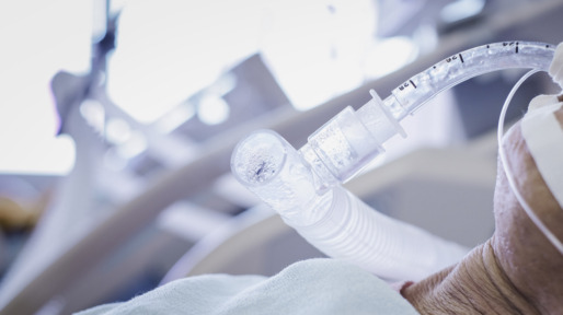 Weaning off Endotrachel tube giving oxygen to human