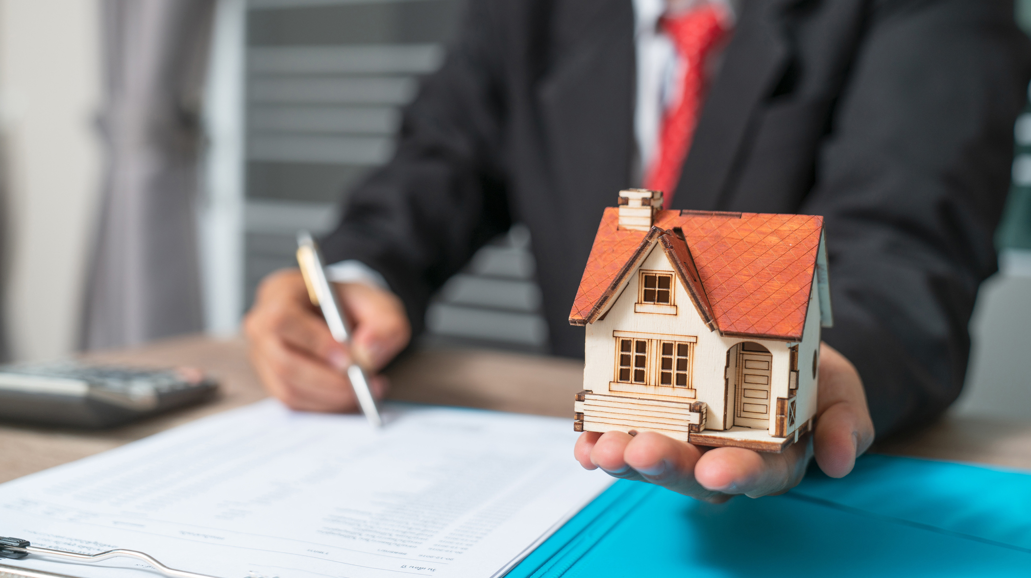 Business with customer after contract signature of buying house