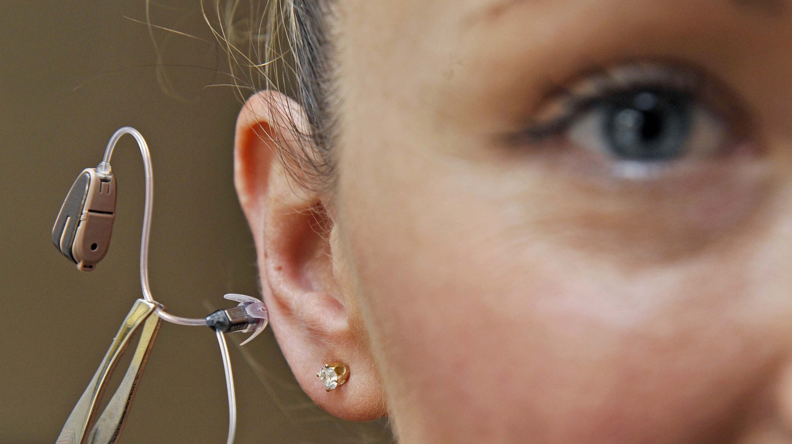 AUSTRALIA-HEALTH-HEARING-AID-SMALL