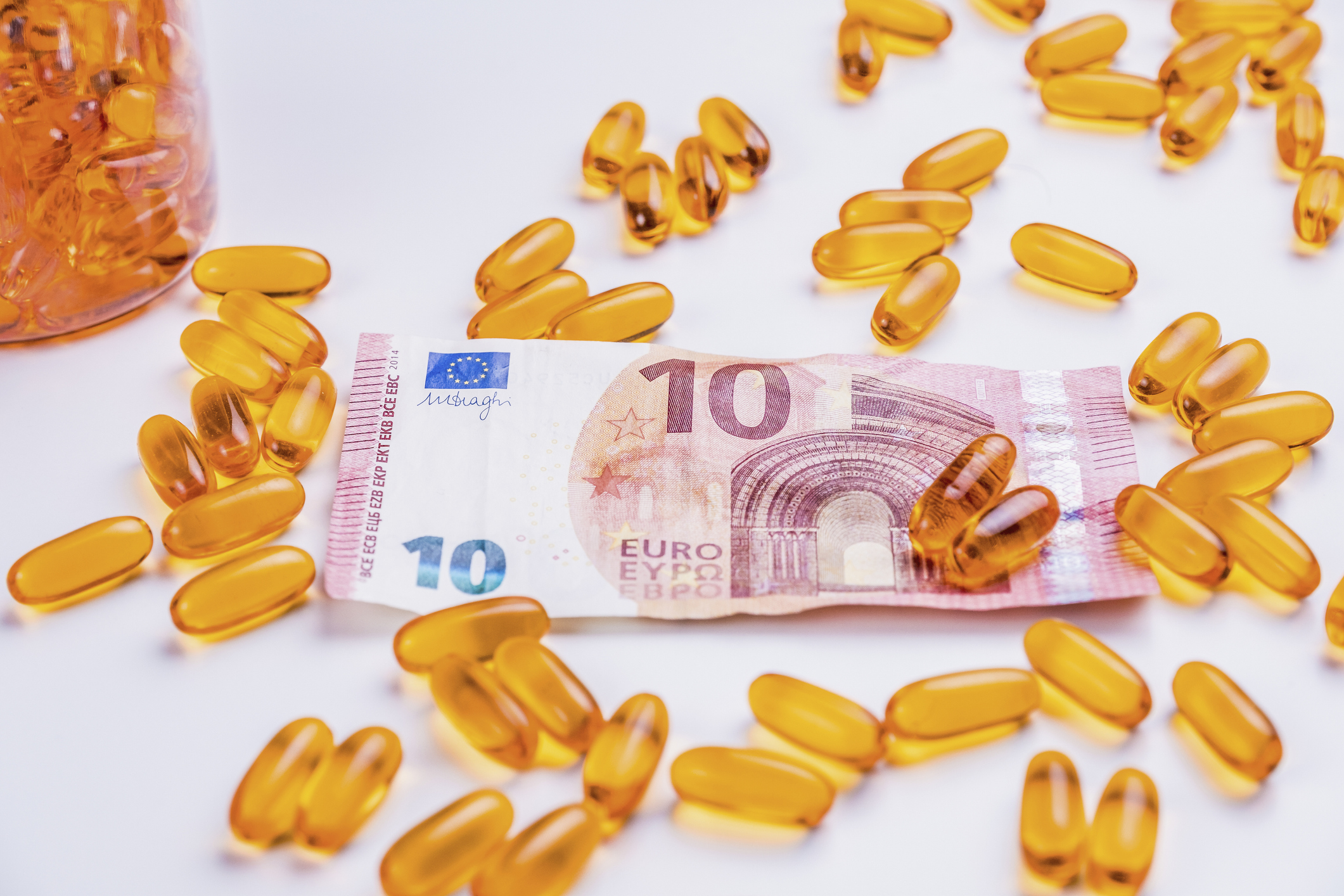 Medicine capsules and ten Euro banknote