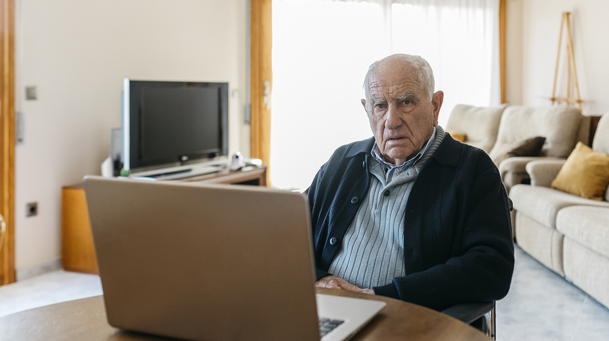 Computer oudere man