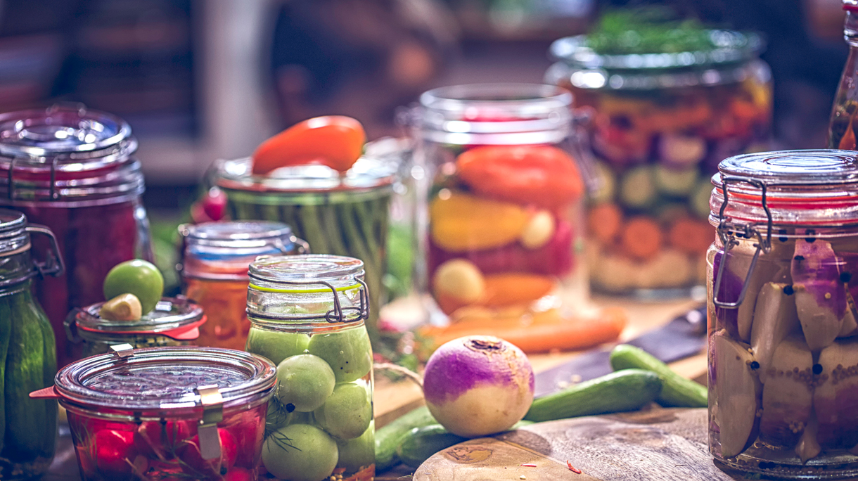 Potten met gefermenteerde voeding