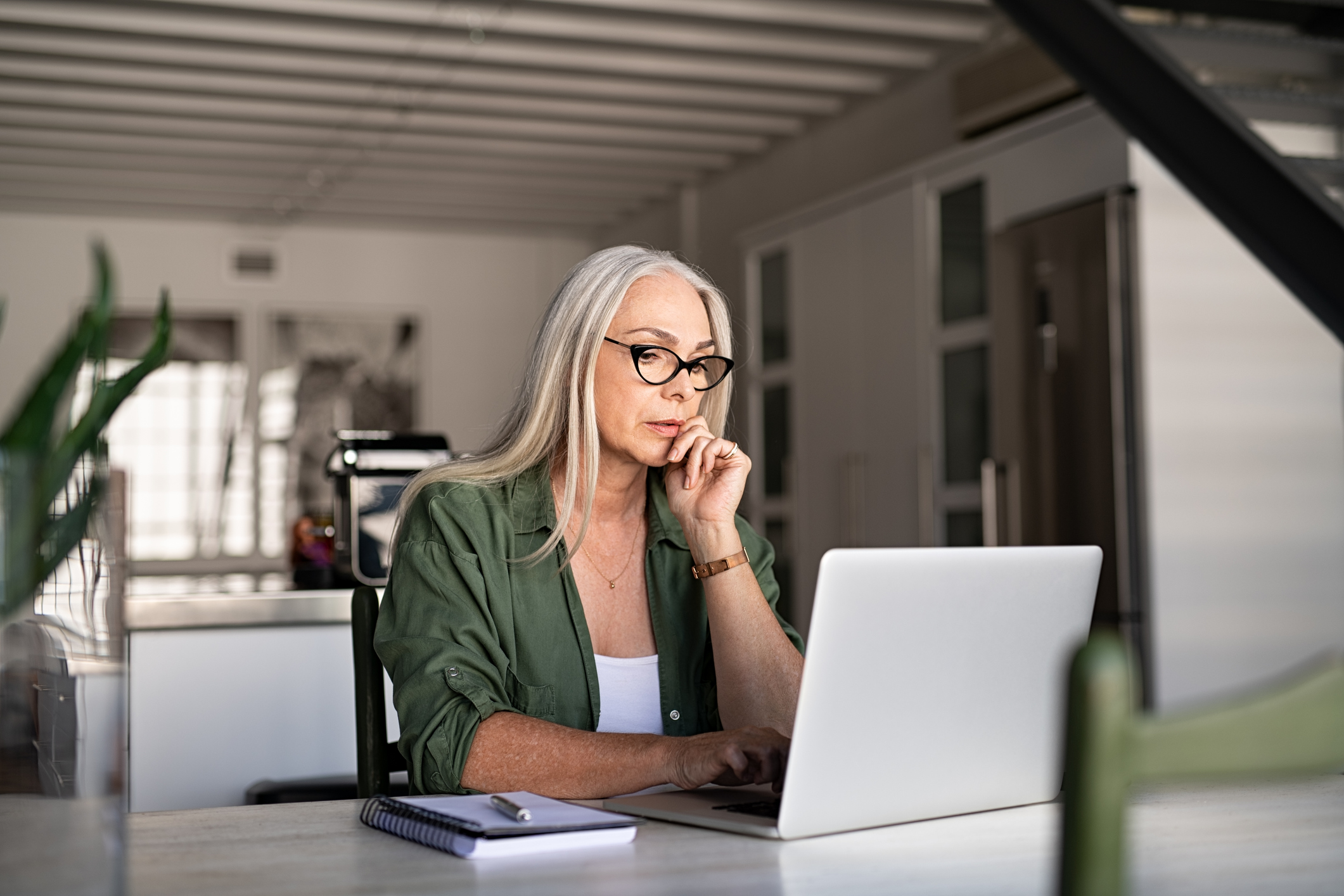 Bedrog vreemdgaan vrouw laptop