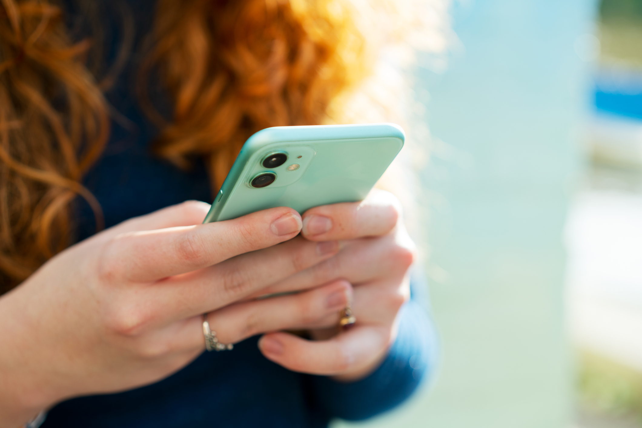 Smartphone in handen