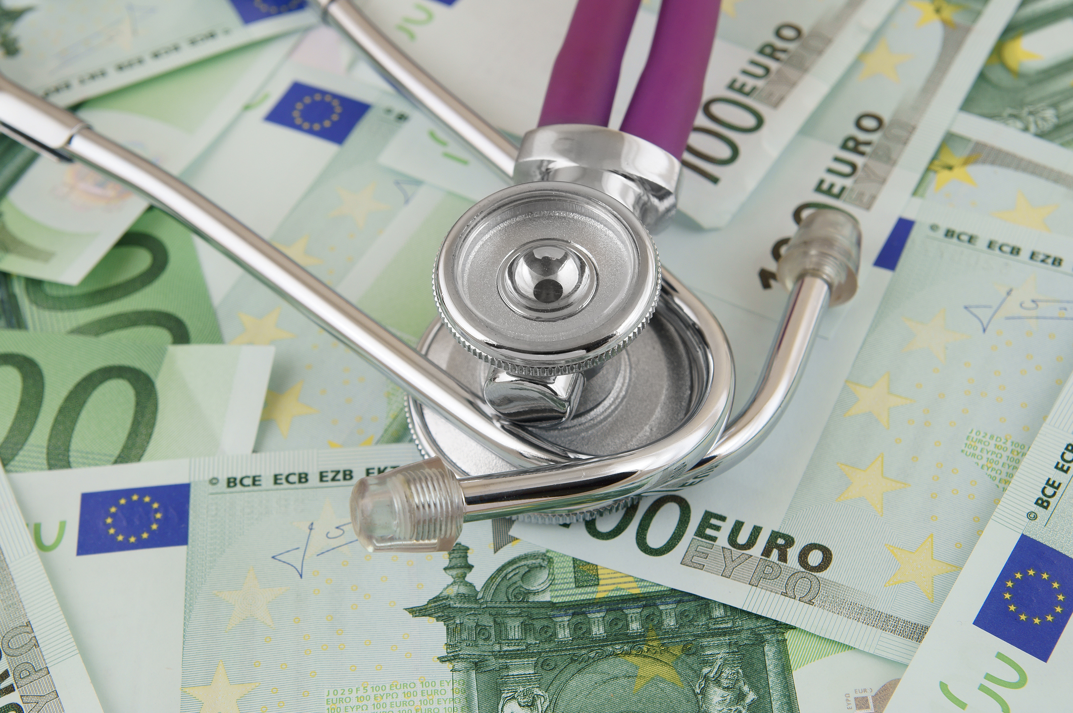Geld euro zorgverzekering eurobiljetten
