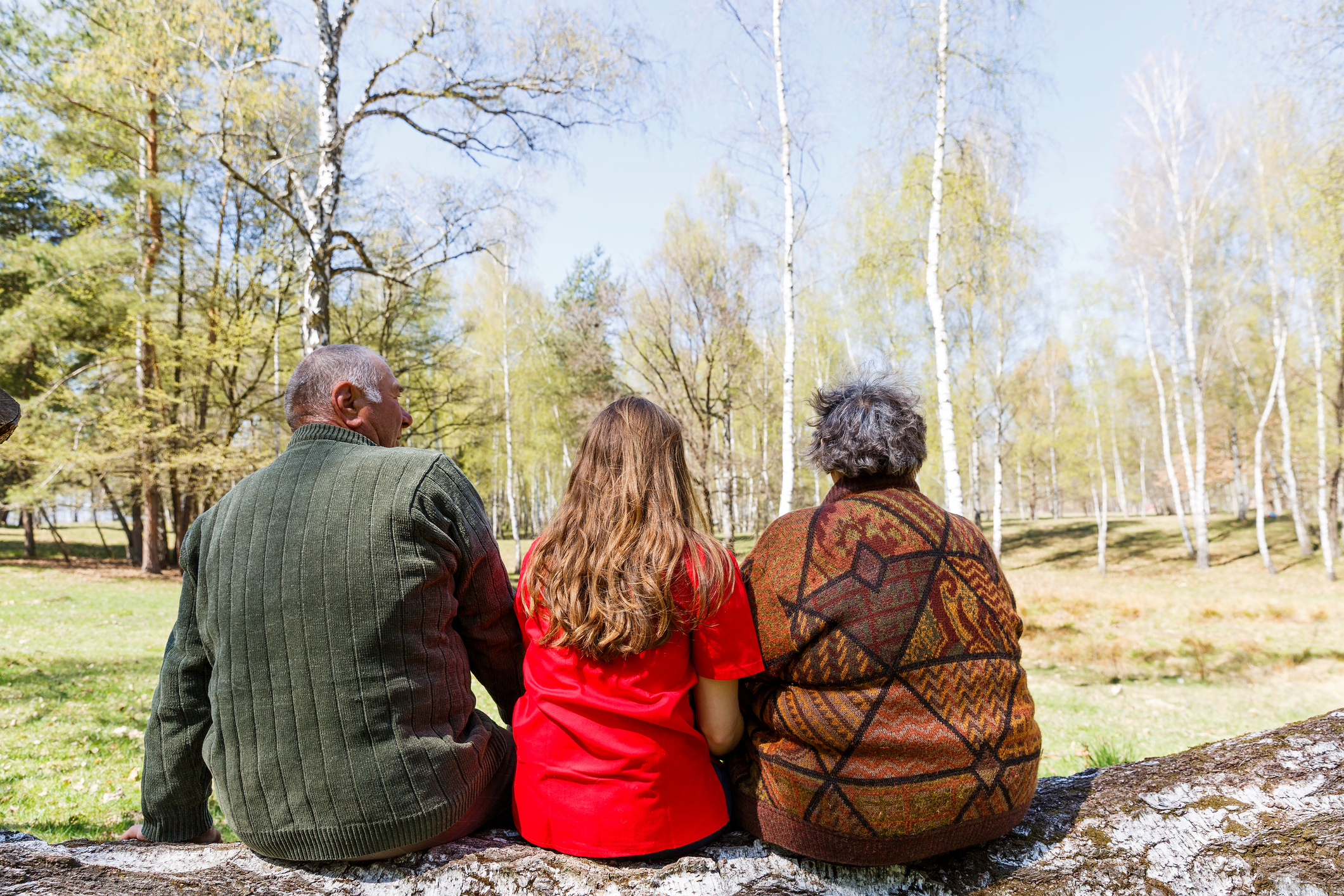 Mantelzorger dame met twee oudere mensen