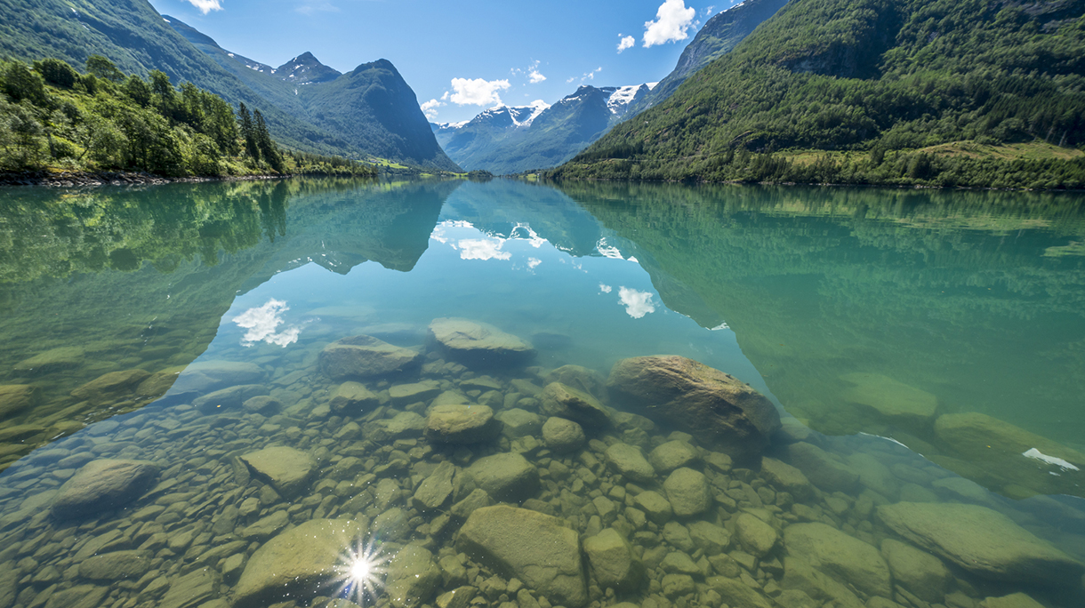 Waterige en rotsige laguna