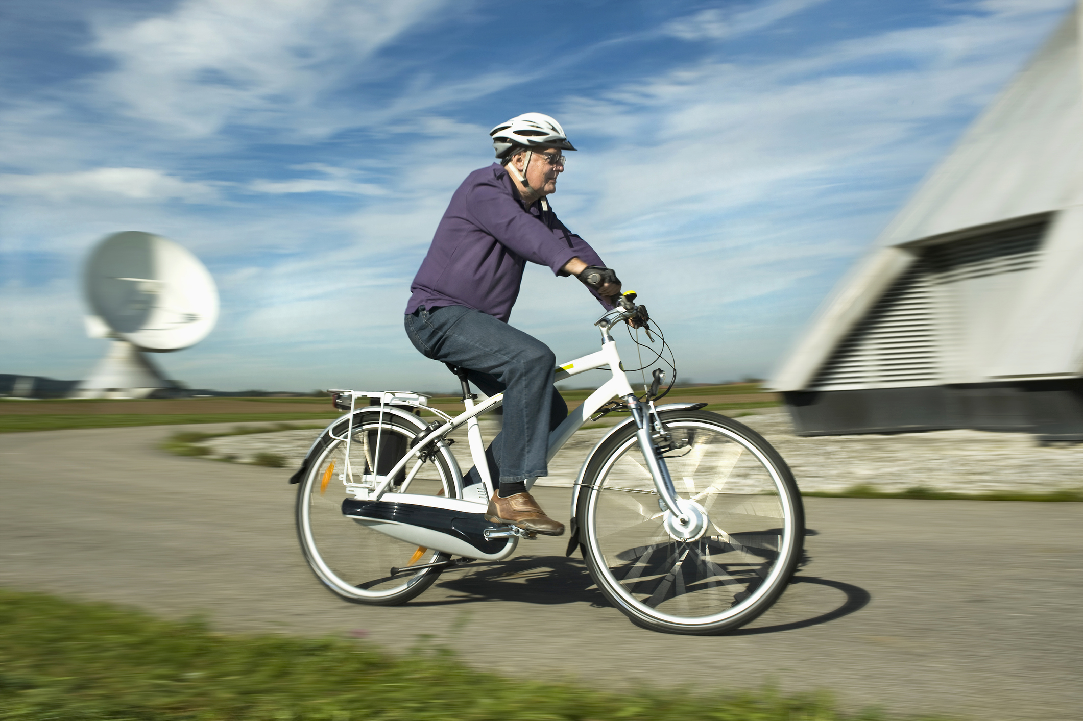Oudere heer op een ebike in Duitsland