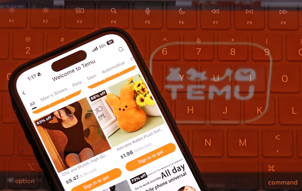 Temu logo op telefoon