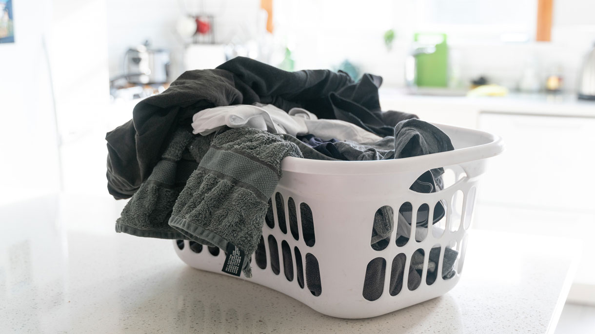 Wasmand vol met handdoeken
