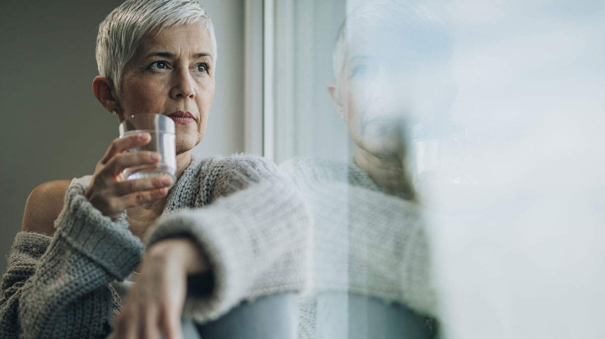 Vrouw drinkt glas water