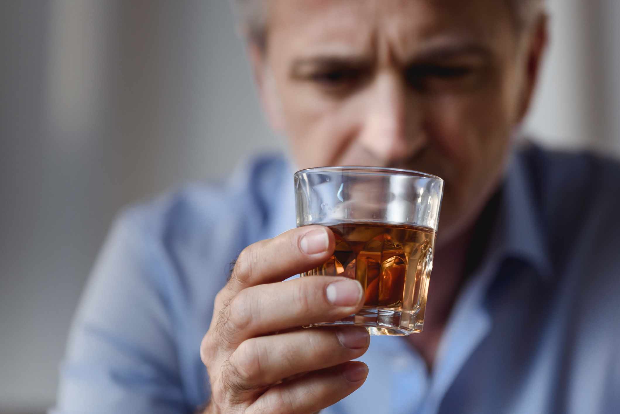 Man zit zwaar aan de alcohol