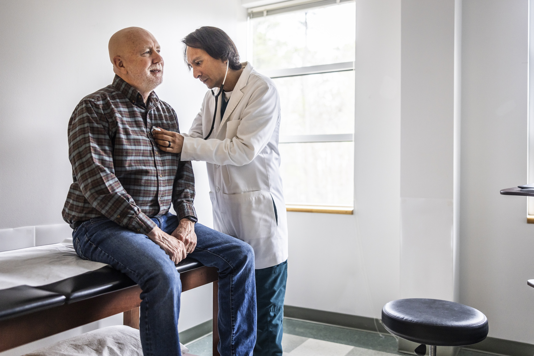 Dokter controleert patient