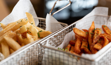 Friet in frituurmandjes