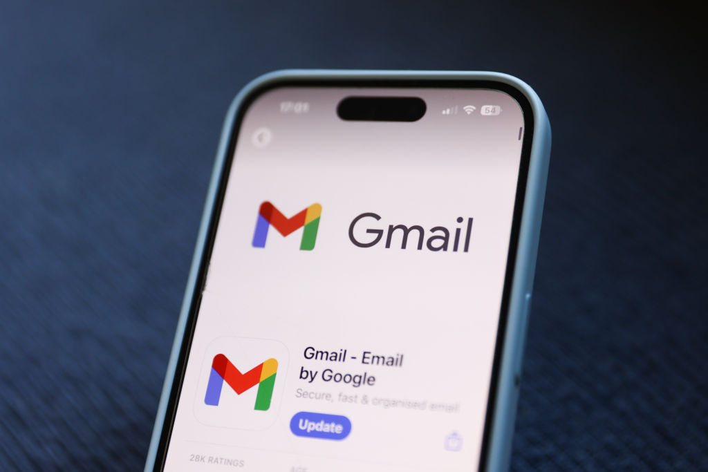 Het logo van Gmail op een mobiele telefoon