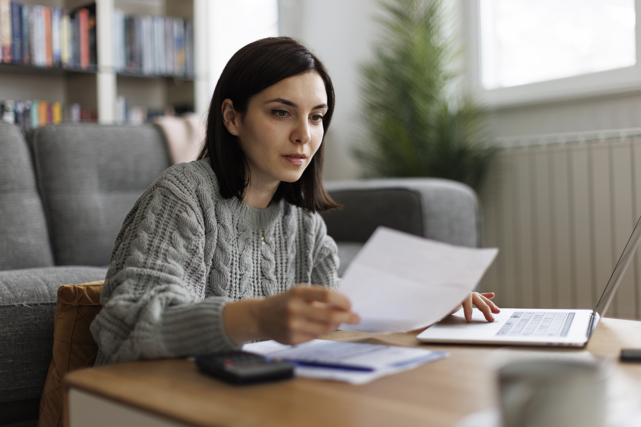 Vrouw in haar eigen kantoor