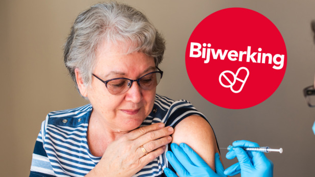 oudere vrouw krijgt gordelroosvaccin