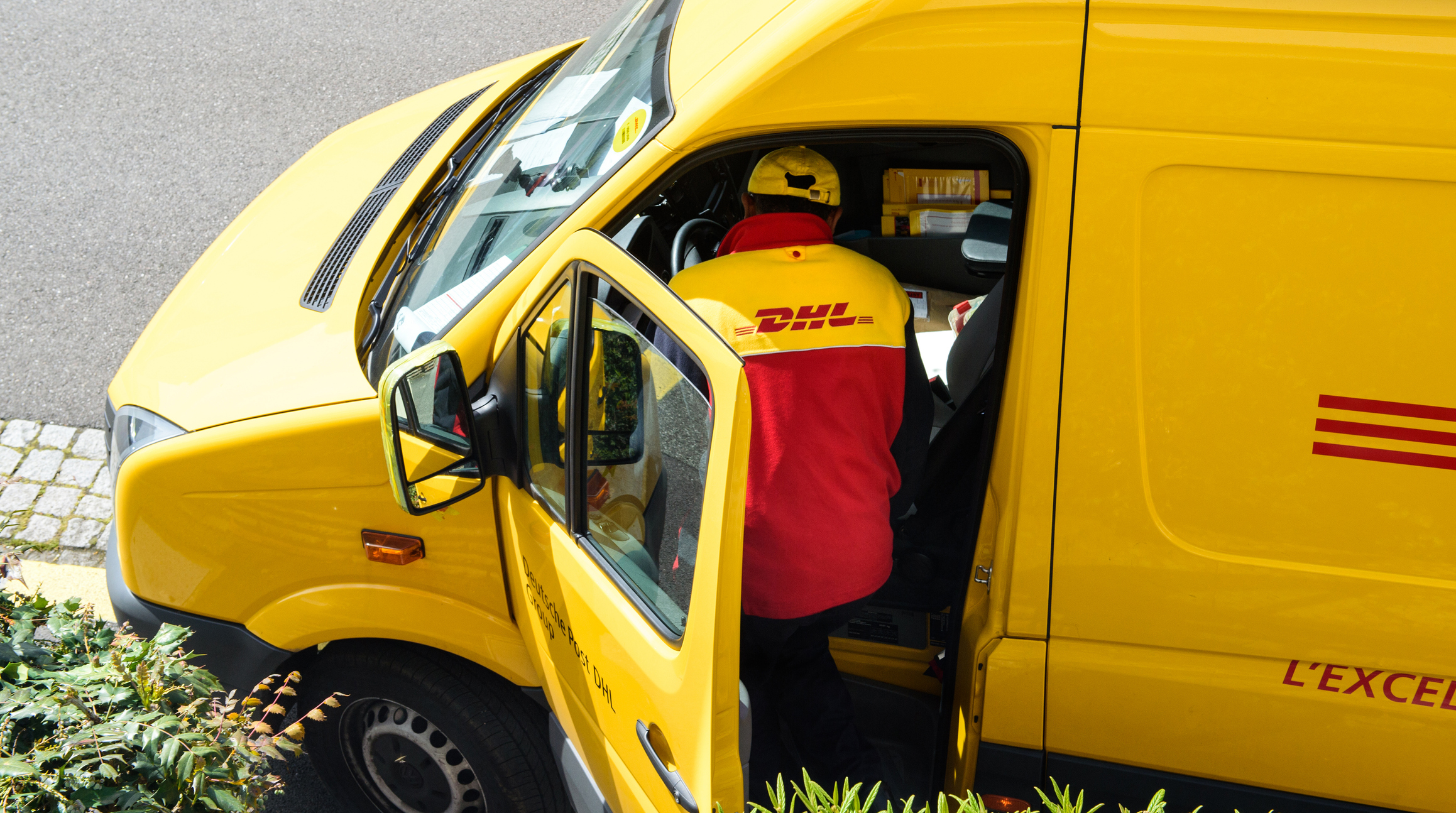 DHL bezorger