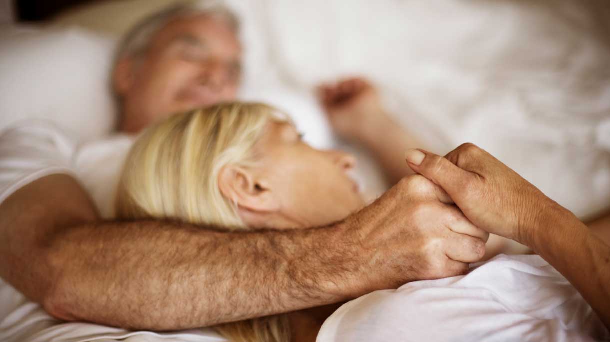 Ouder stel in bed