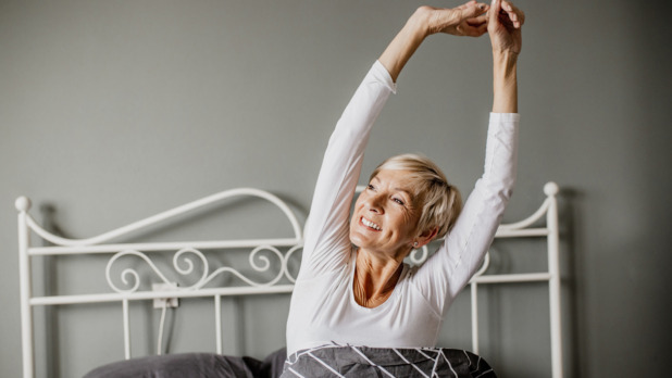 vrouw wordt uitgerust wakker
