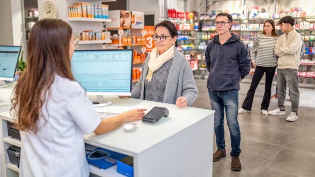 Rij bij de apotheek