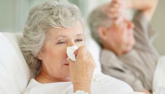 Man en vrouw liggen in bed met de griep