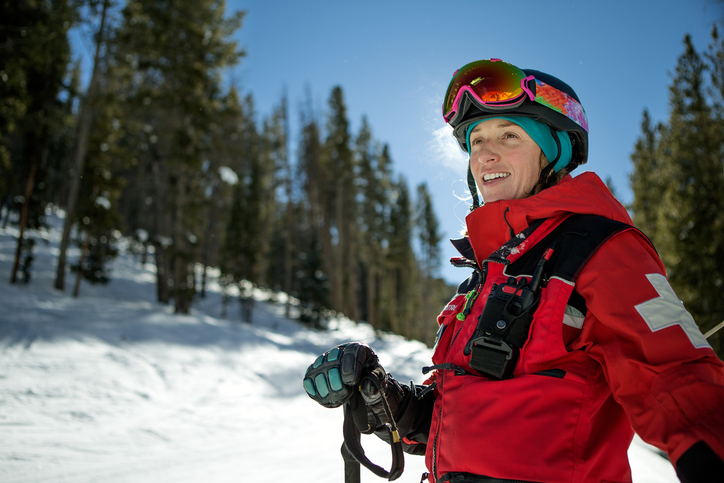 Vrouw op de skipiste