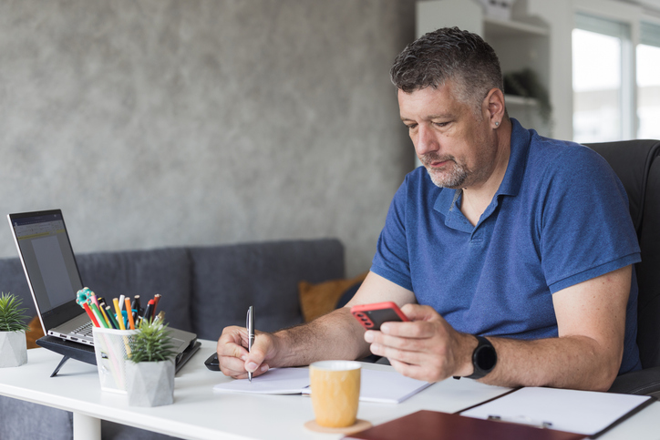 Hoeveel AOW krijg ik met volwassen, thuiswonende kinderen?