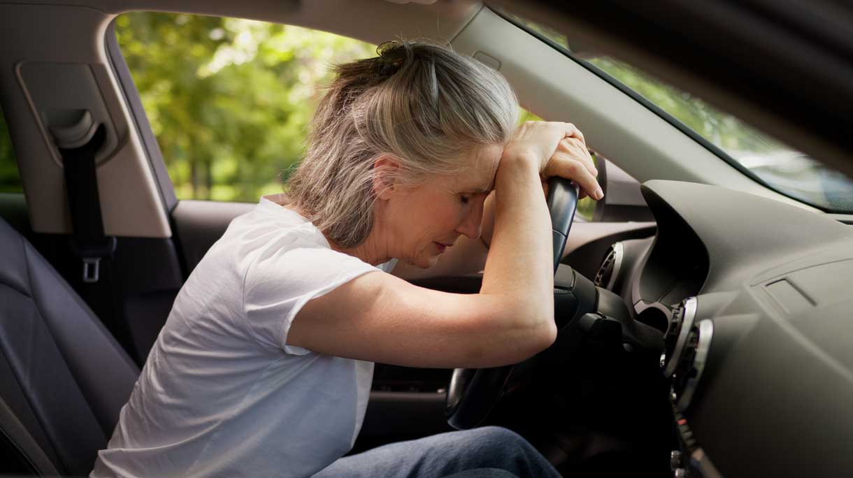 Vrouw met rijangst achter het stuur