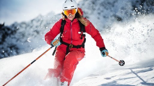 Vrouw op skis