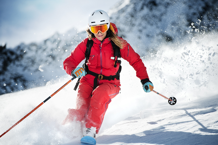 Vrouw op skis