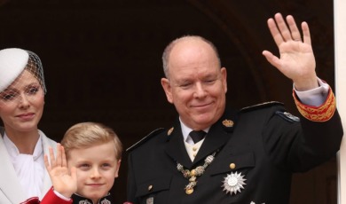 Prins Jacques met vader mee naar postzegeltentoonstelling