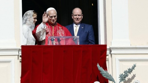 Paus Leo geeft toespraak op balkon prinselijk paleis Monaco