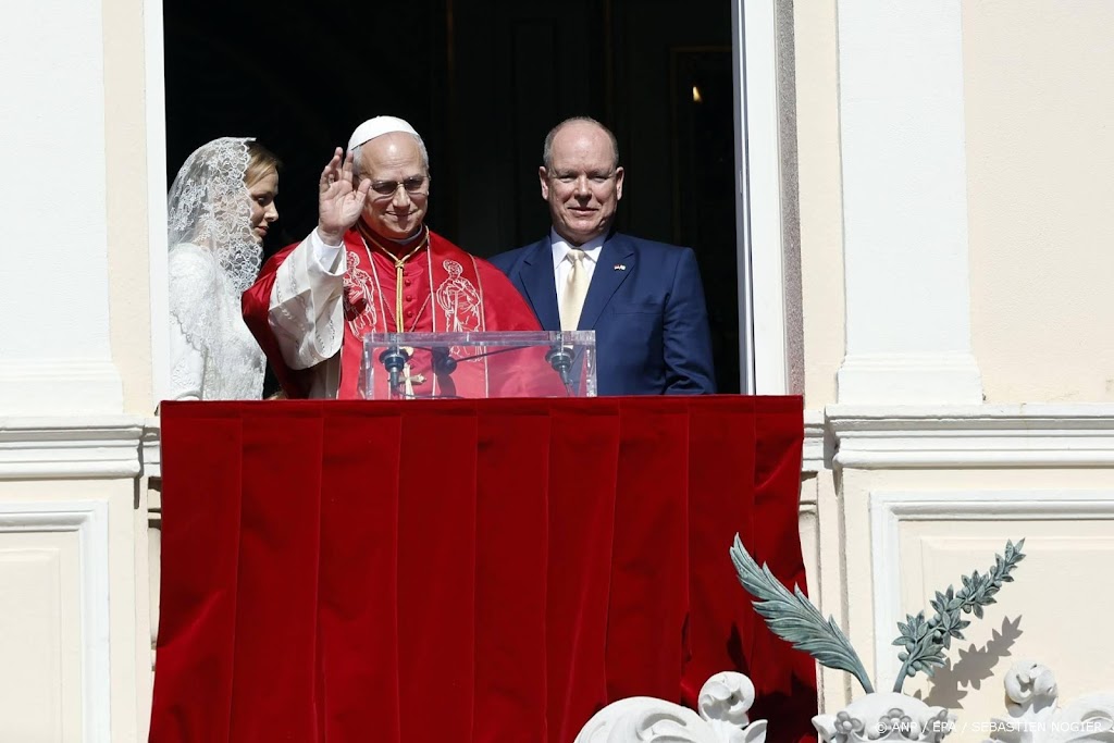 Paus Leo geeft toespraak op balkon prinselijk paleis Monaco
