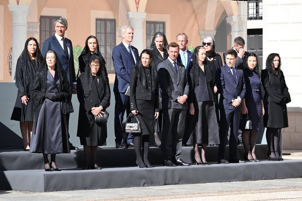 Monegaskisch hof deelt familiefoto met paus Leo