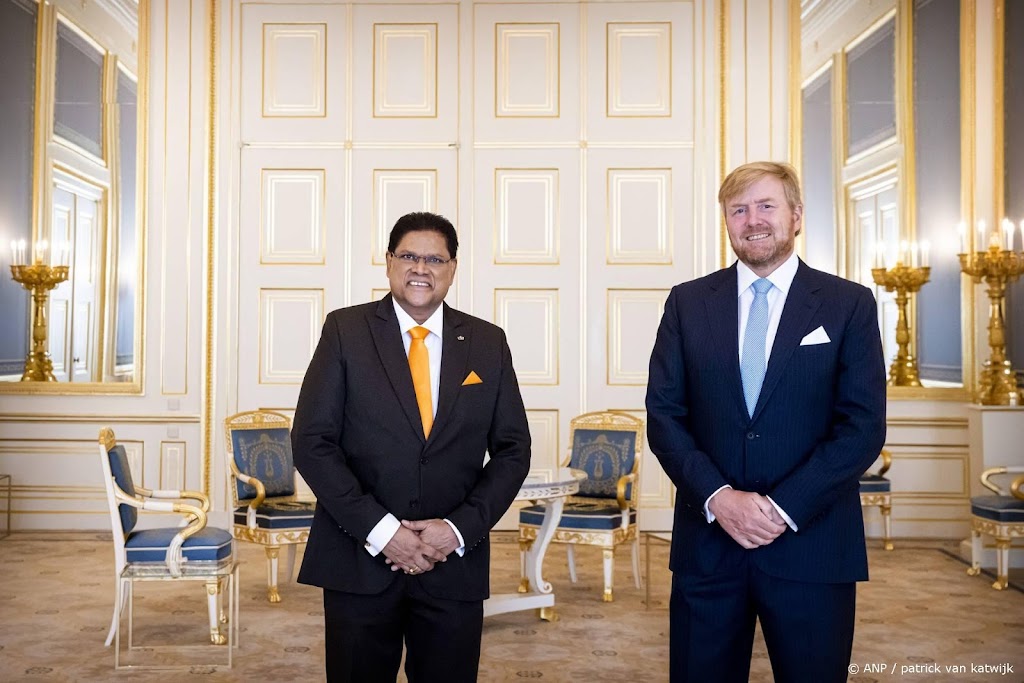 Koningspaar geraakt door overlijden oud-president Santokhi