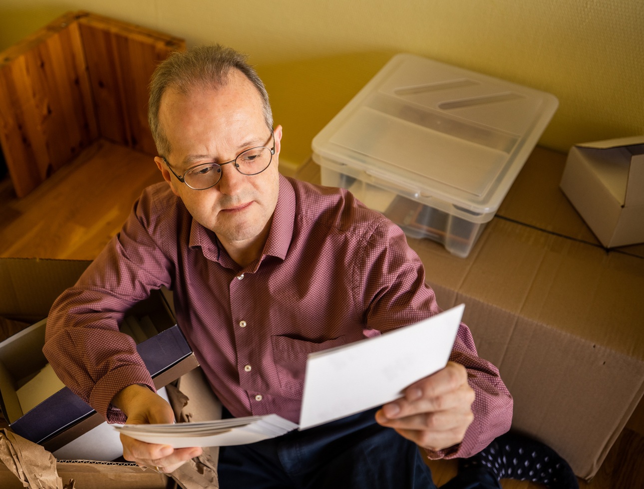 aow samenwonen man met papier