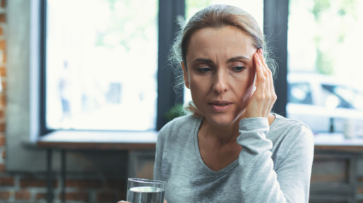 Vrouw heeft last van mondbranden