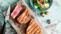 Tonijnsteak van de barbecue