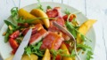 Geitenkaas in een hamjasje met perensalade